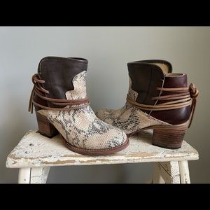 Freebird Boots - Casey - Excellent condition! Worn three times!